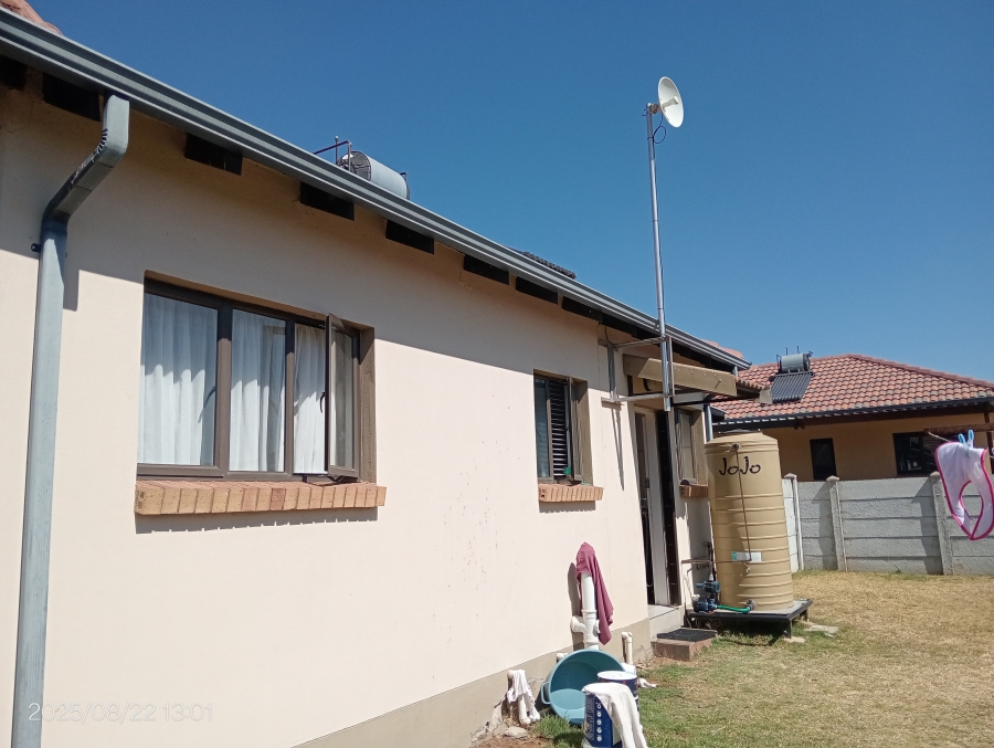 To Let 2 Bedroom Property for Rent in Waterval East North West